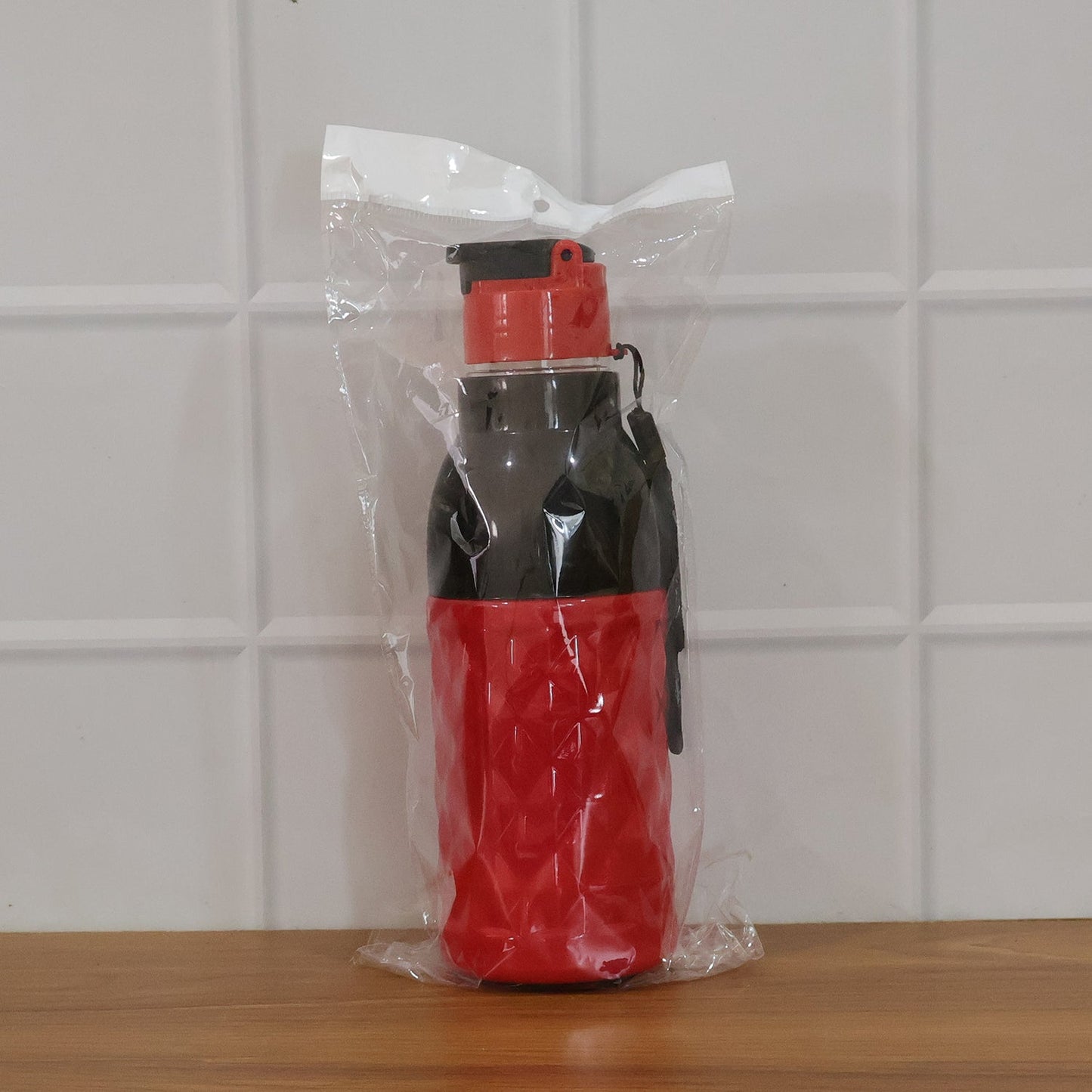 400 ML plastic sports water bottle with convenient carrying strap