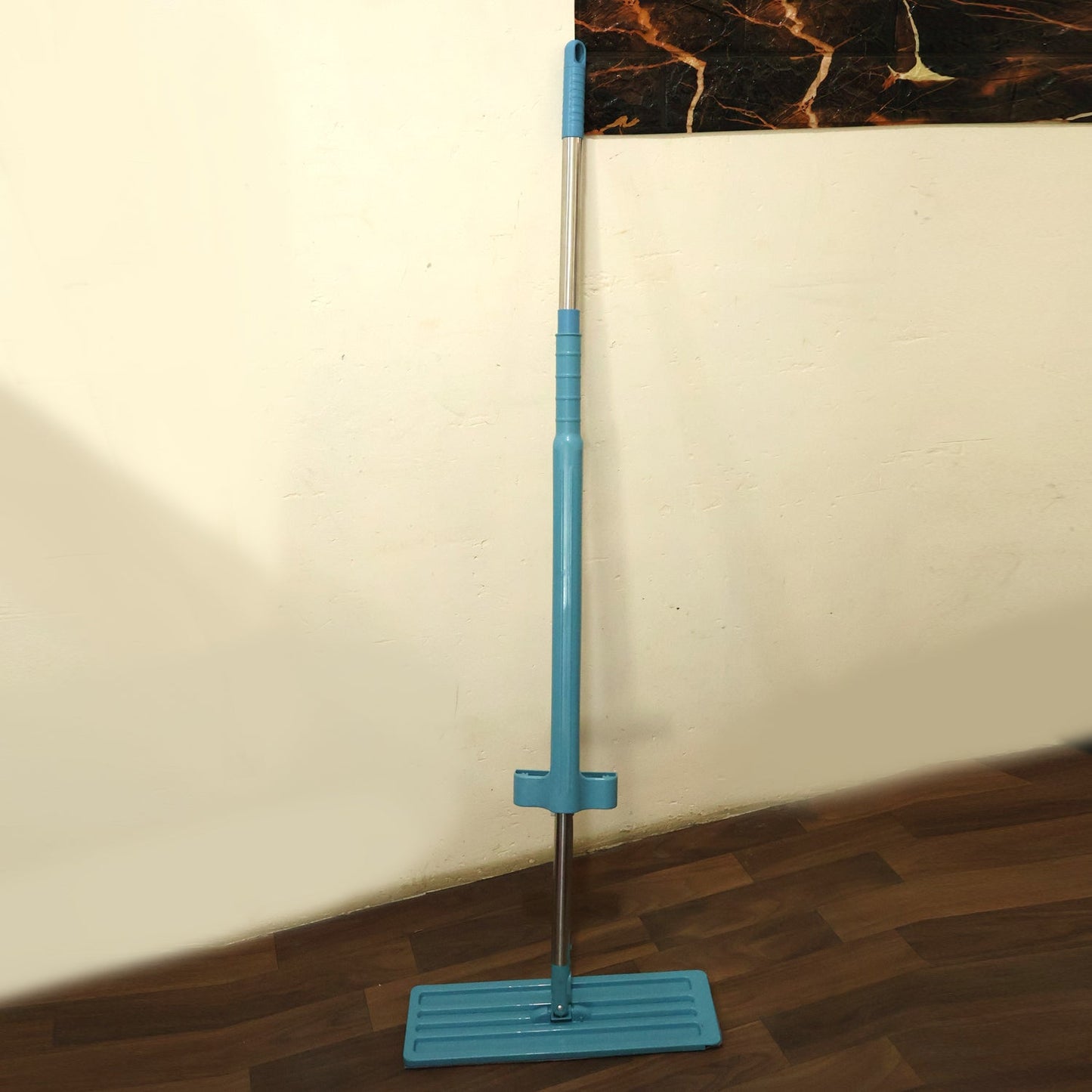Flat floor cleaning mop with long handle cleaning bathroom floor