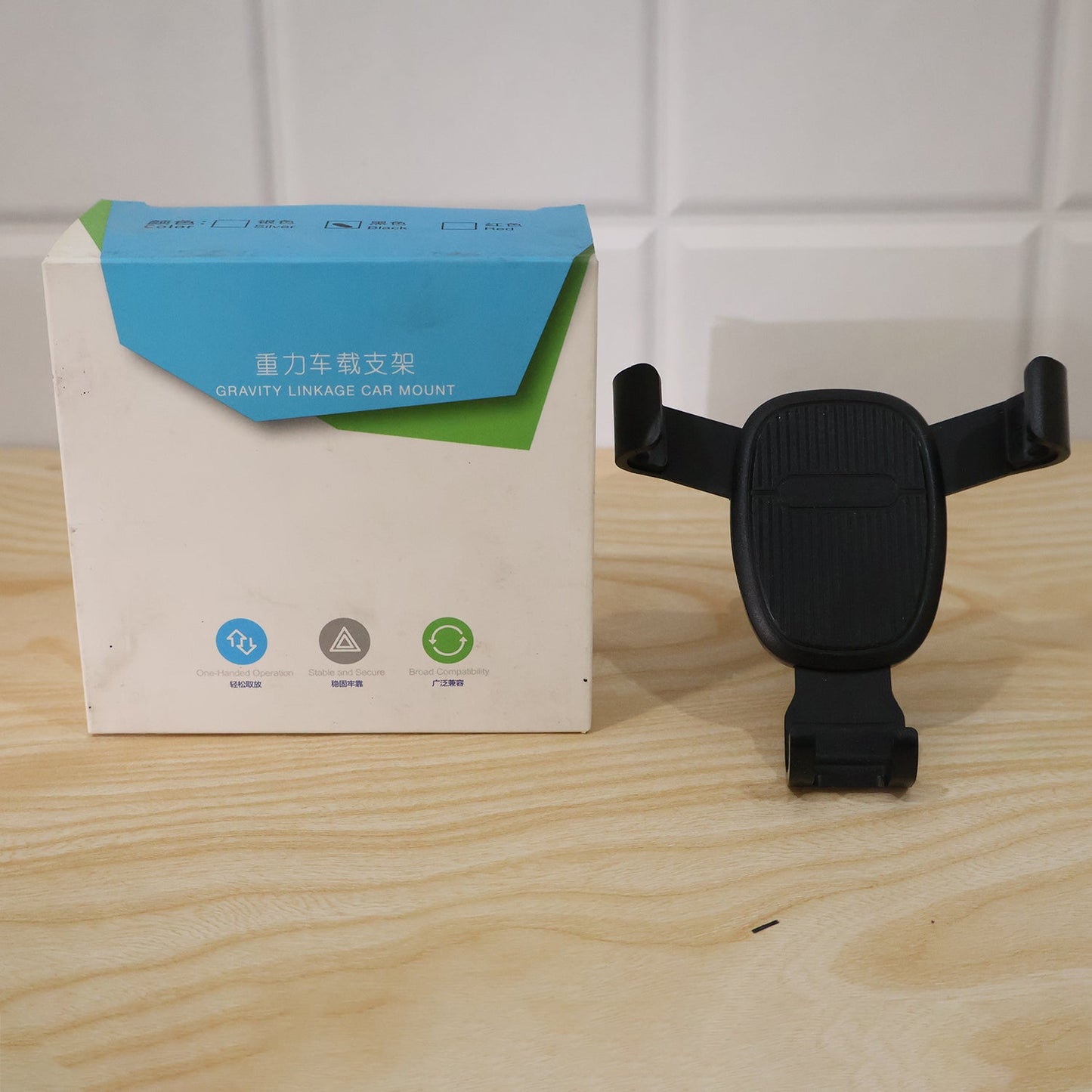 Live photo of gravity car mobile phone holder