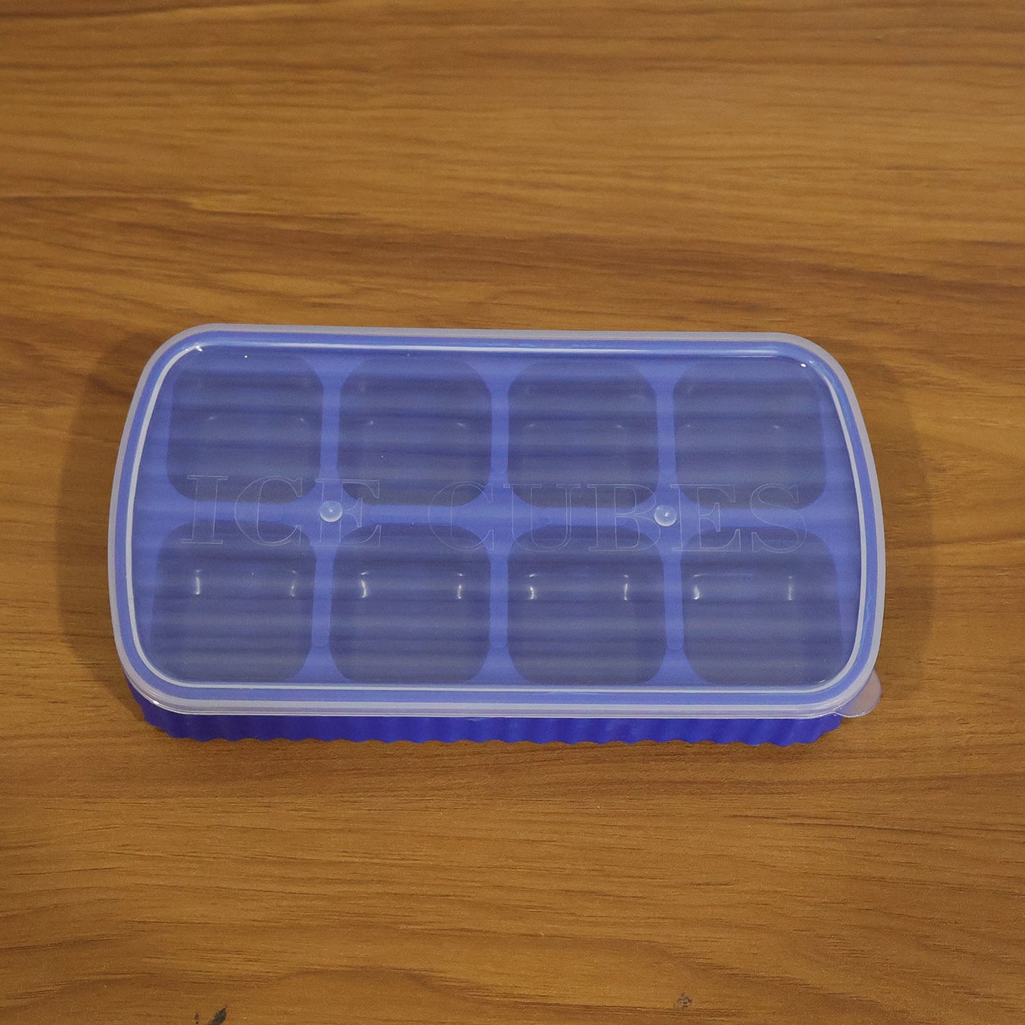 Stackable plastic ice maker tray with lid and 8 compartments