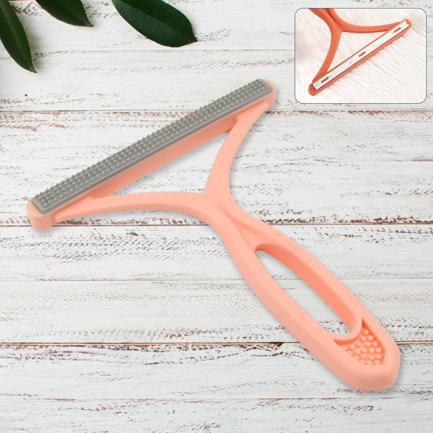 Ergonomic portable lint remover for clothes and furniture.