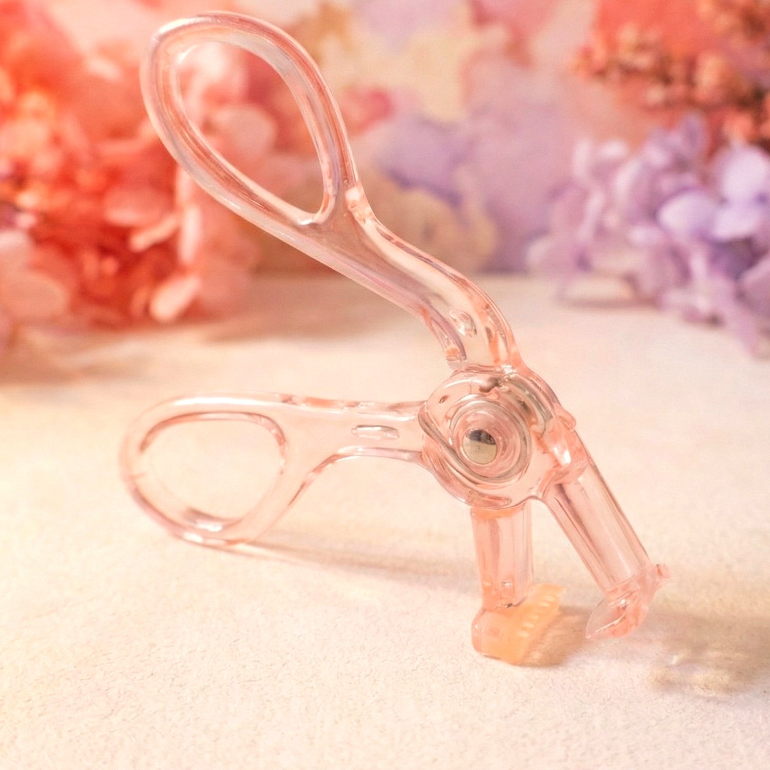 Transparent eyelash curler tool for natural lash lift