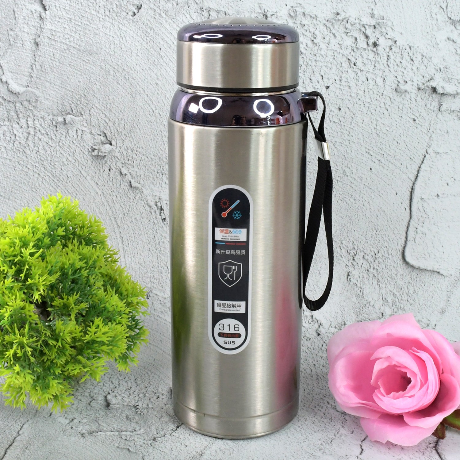An 800ml stainless steel water bottle with a sleek design, perfect for daily use.