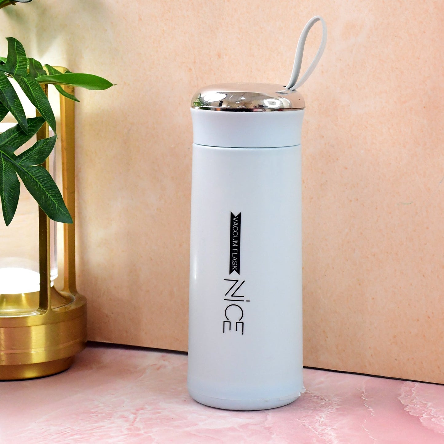 Leak proof seal close-up on glass water bottle with bamboo lid