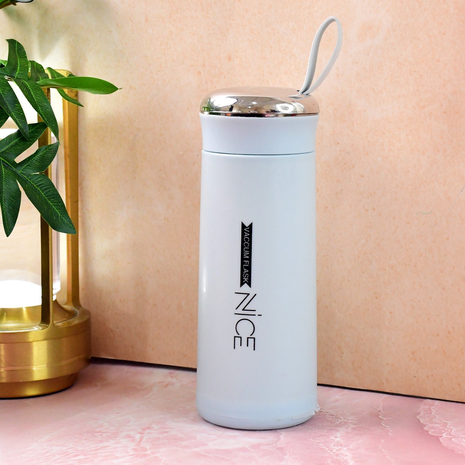 Leak proof seal close-up on glass water bottle with bamboo lid