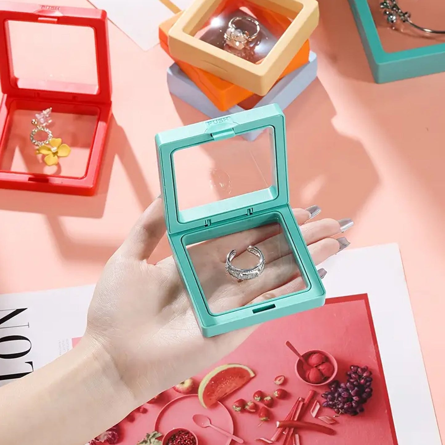 Transparent floating jewellery display box for rings and pendants