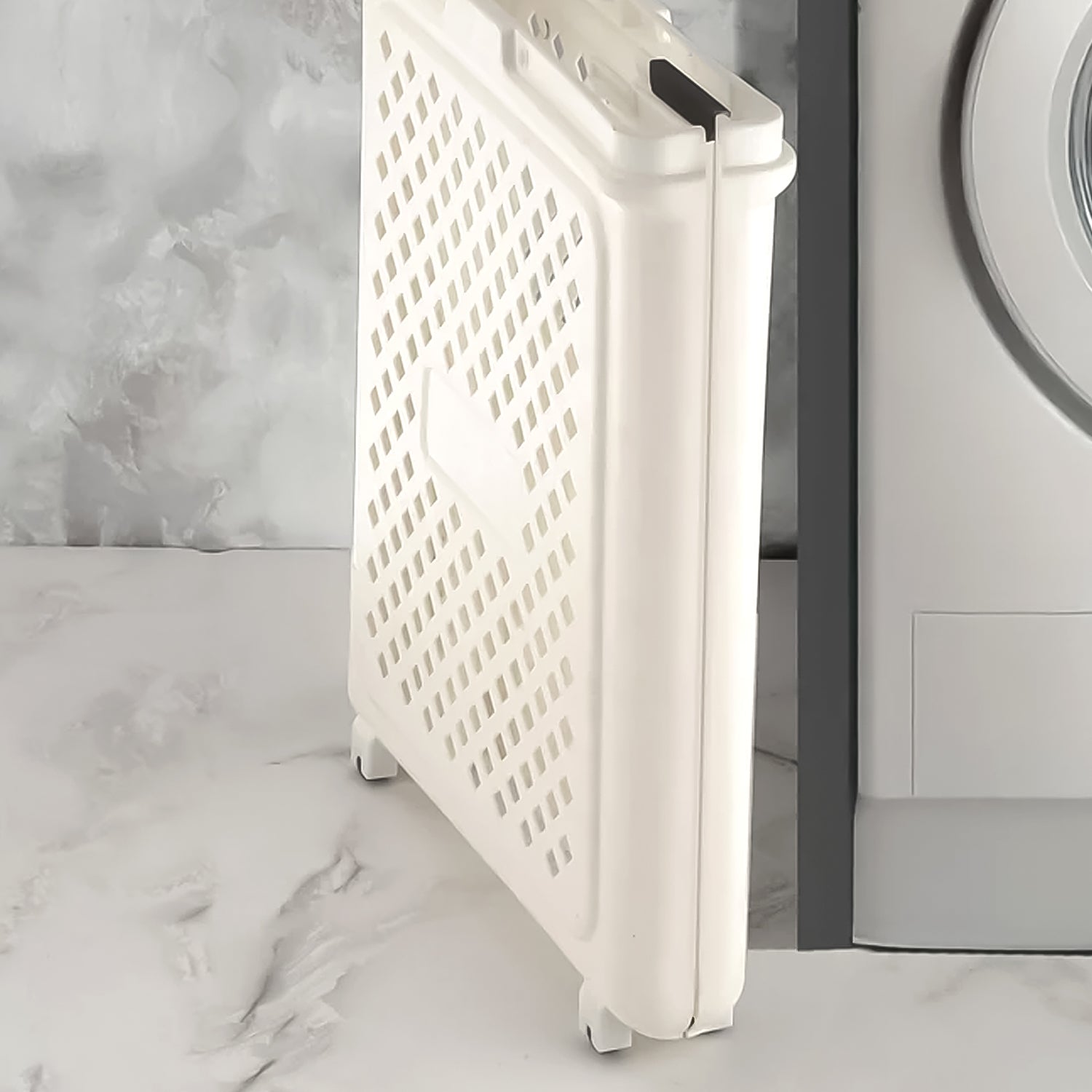 Lightweight foldable washing basket with ergonomic handles