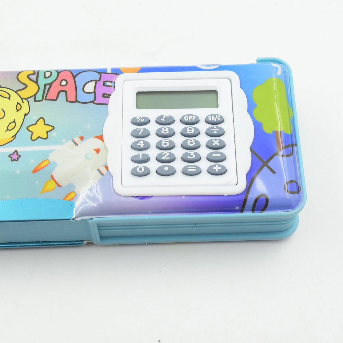 A close-up of the blue pencil case shows the integrated white calculator with a green screen and buttons clearly visible.