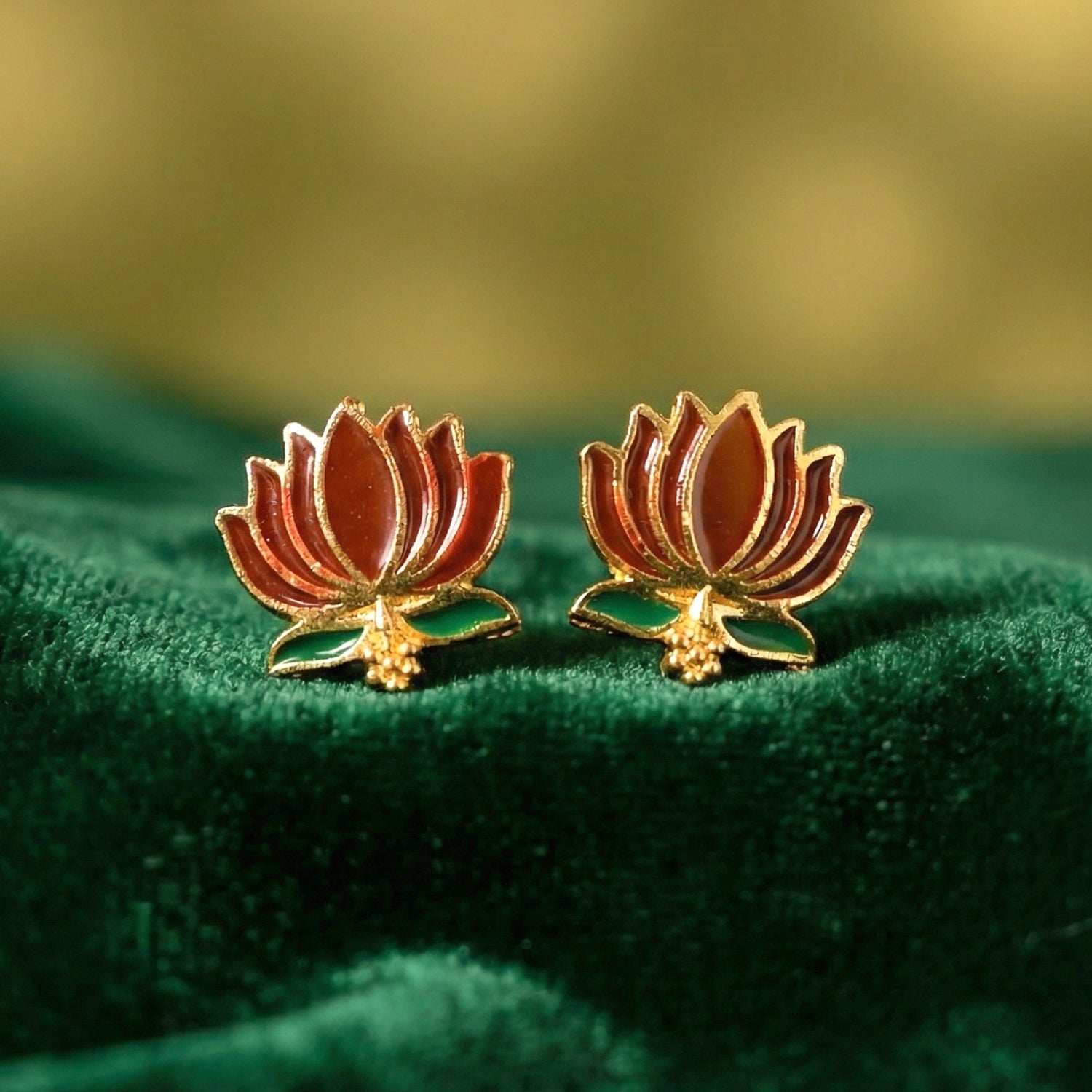 Jewellery set featuring lotus necklace and stud earrings for ethnic wear