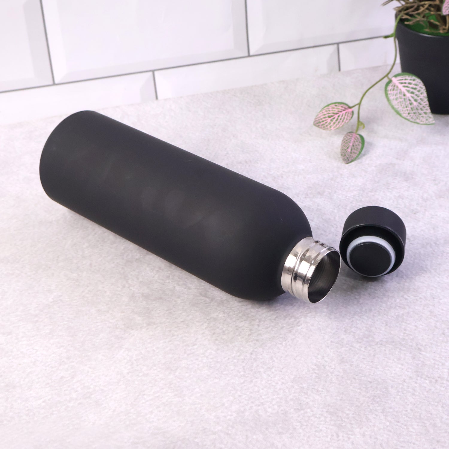 Customize Stainless Steel Double Wall Vacuum-Insulated Drink Water (Black / 500 ML Approx)