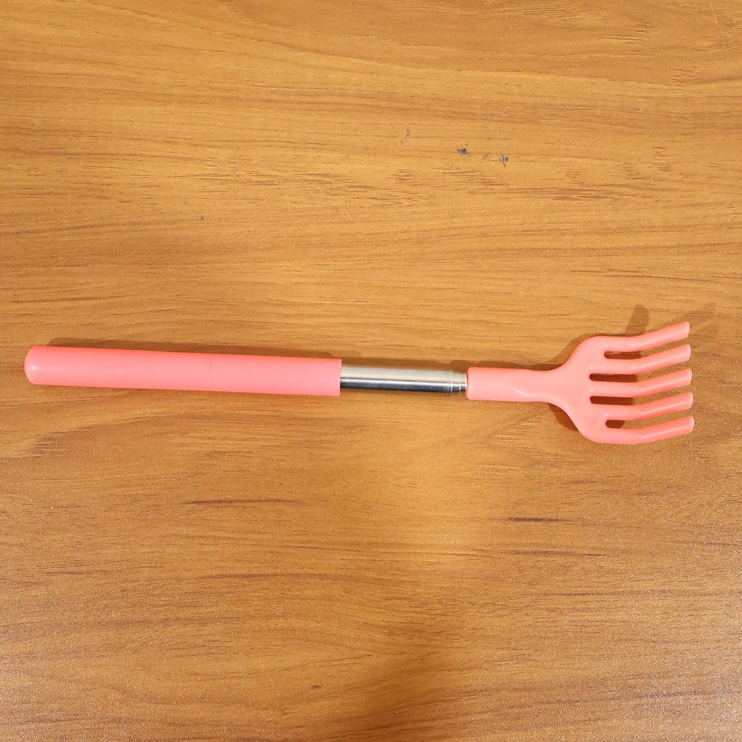 Khujli Stick back scratcher with its product packaging and included accessories.