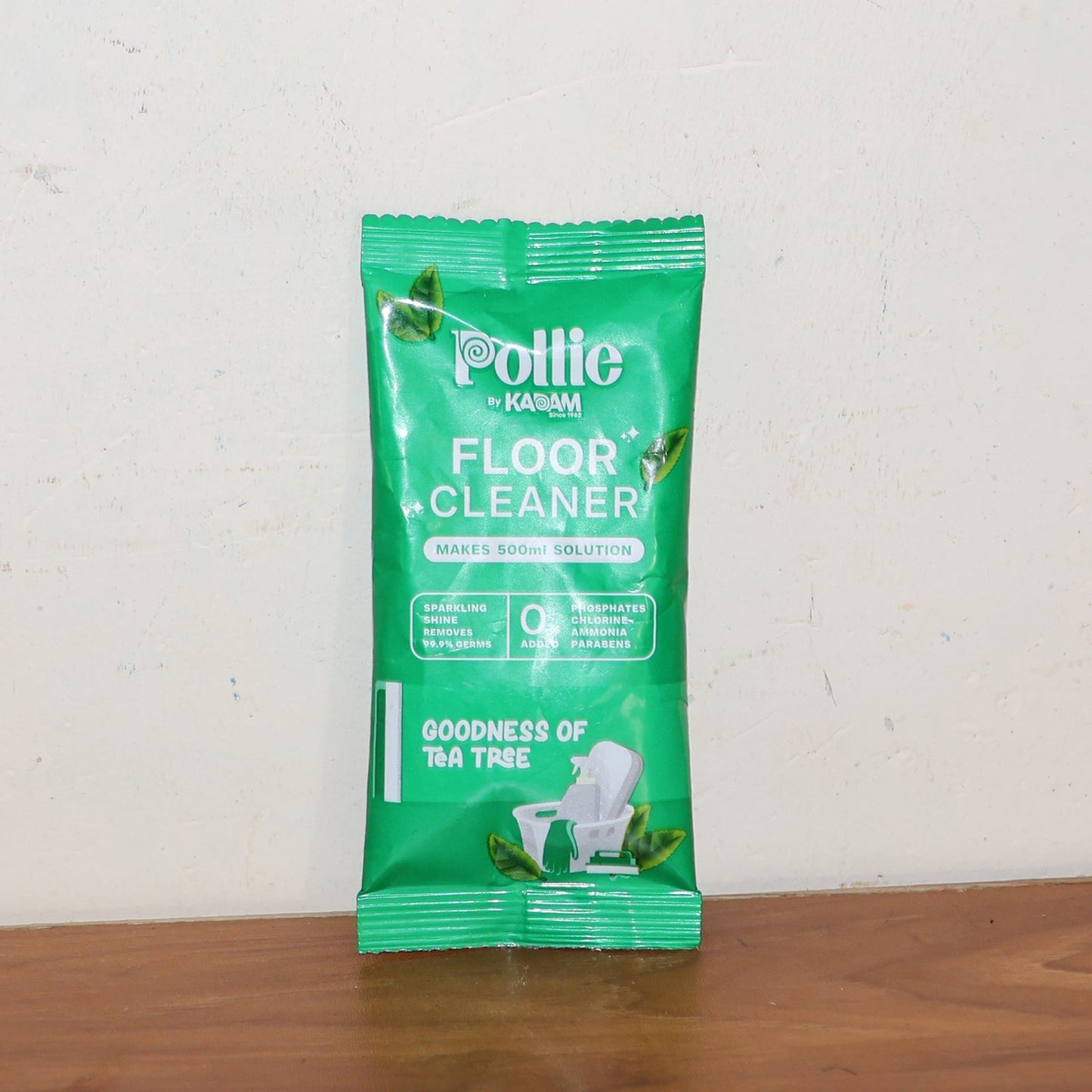 Streak-free floor cleaning solution enriched with tea tree fragrance