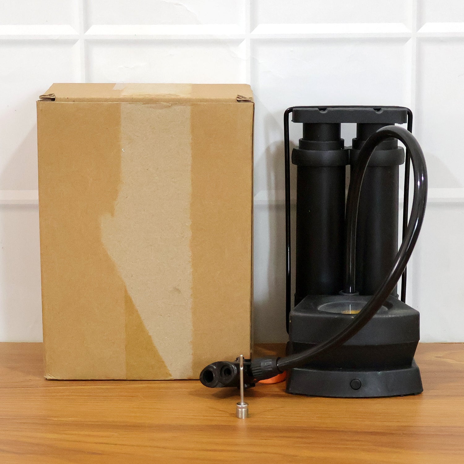 Double cylinder foot pump in packaging