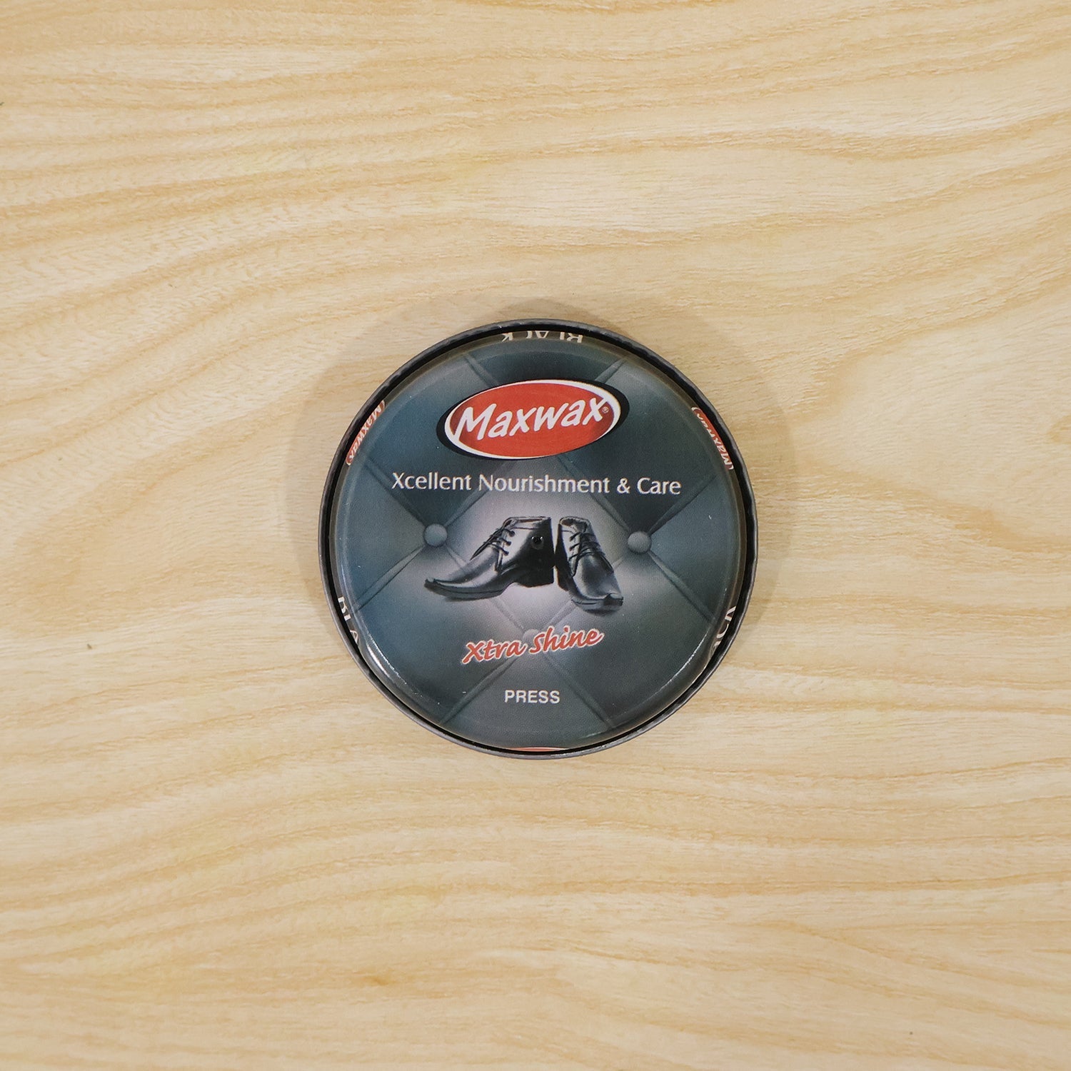 Footwear shine polish cream in compact packaging