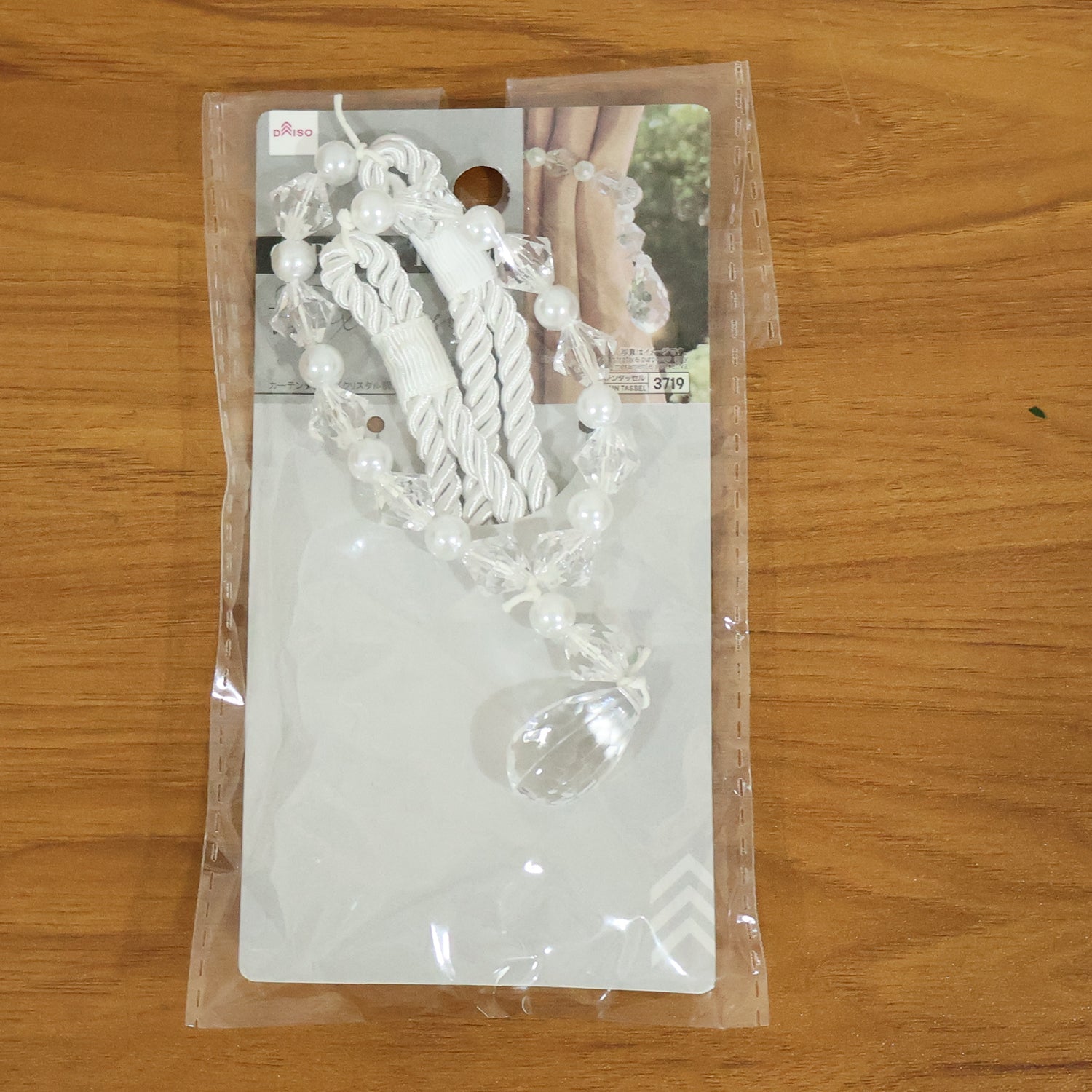 Fancy crystal curtain strap with teardrop pendant detail