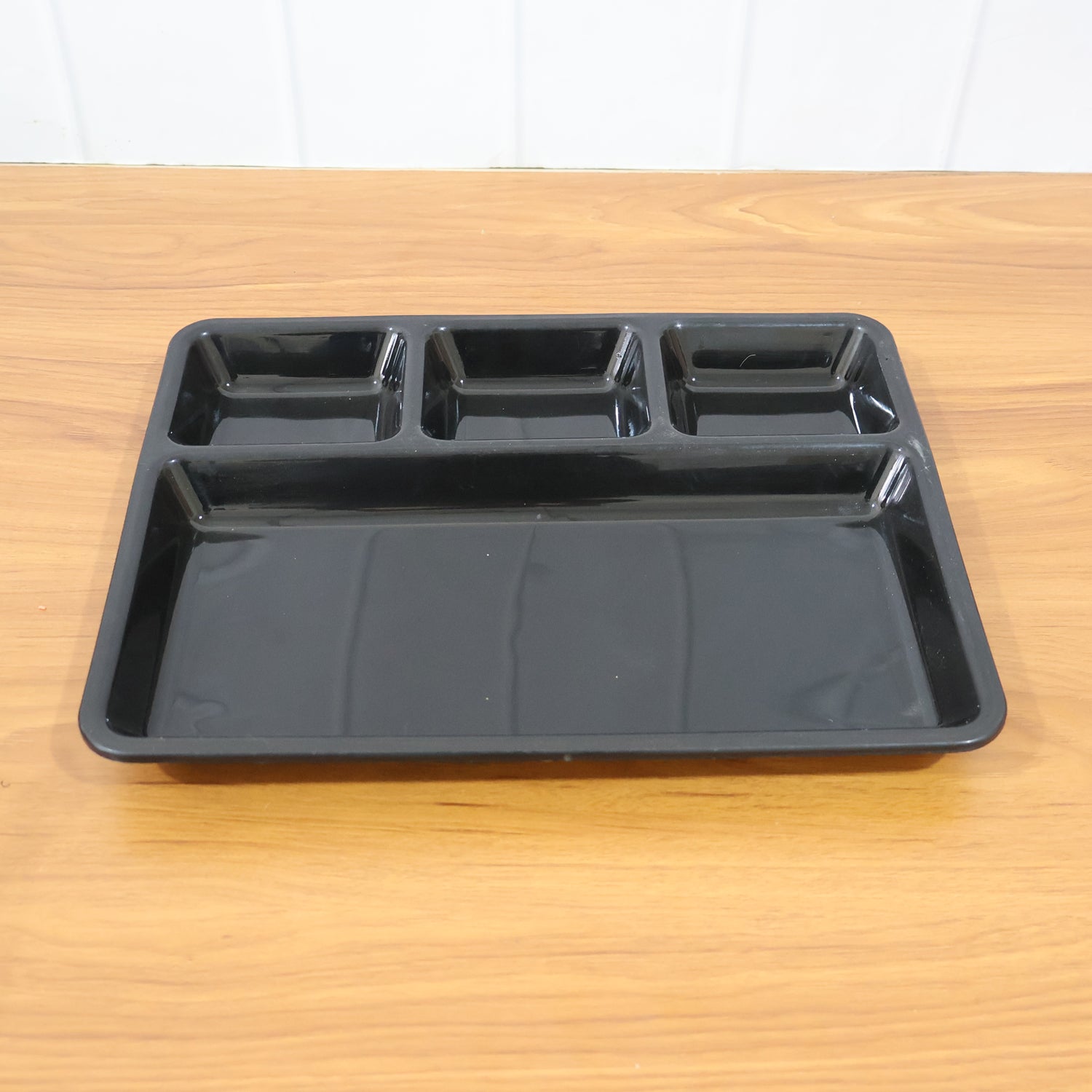 Easy-clean plastic 4-compartment meal tray, ideal for hygienic portion control.