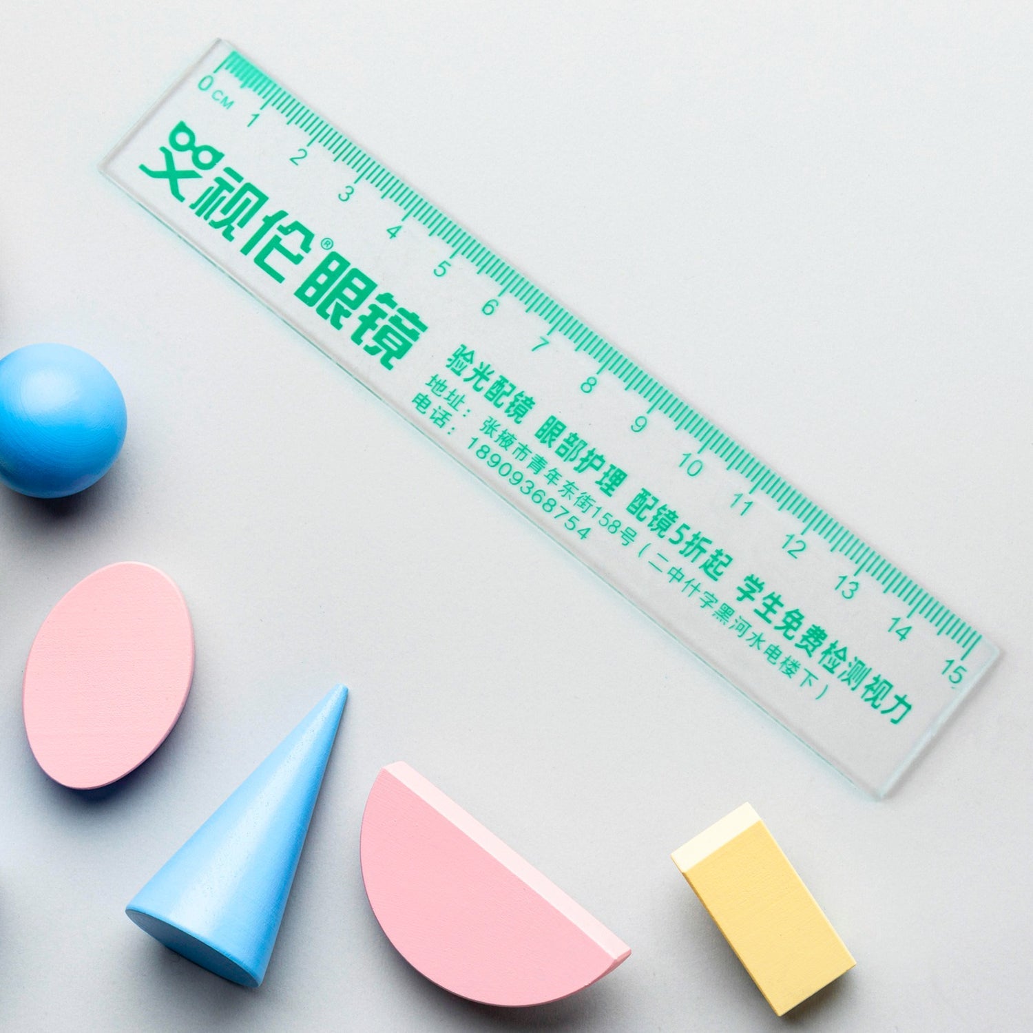Transparent 15cm plastic scale featuring green Chinese characters on durable clear plastic