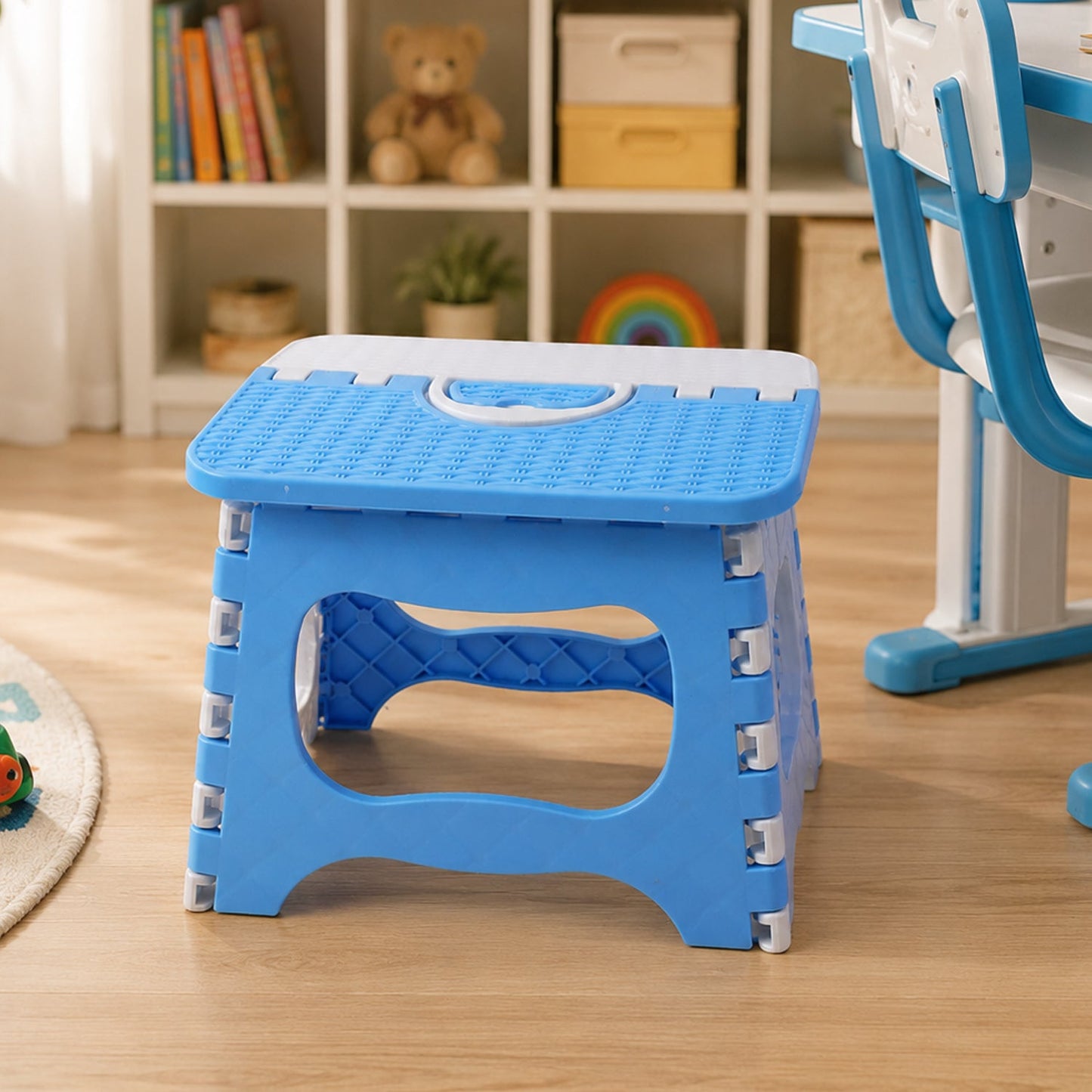 Portable plastic stool, lightweight and easy to carry
