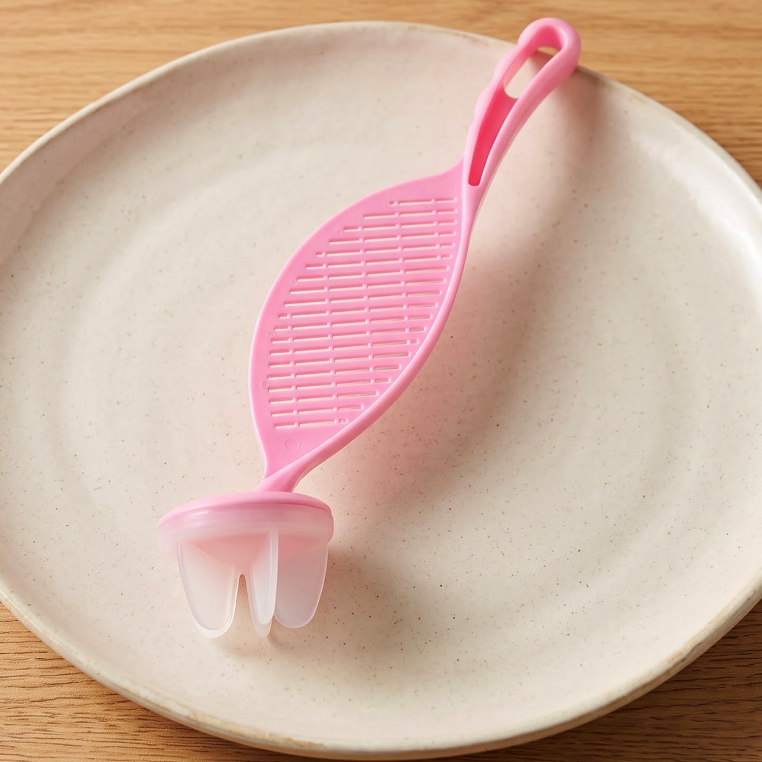 Strainer used to drain pulses and vegetables