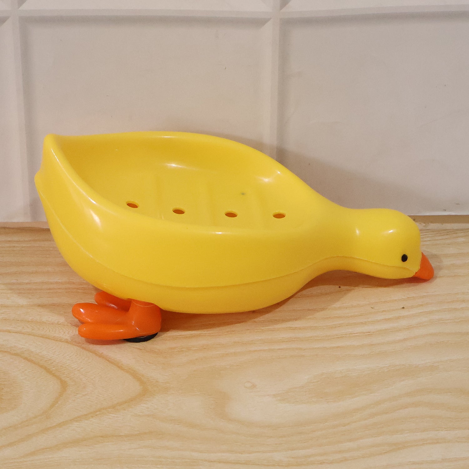 Duck-shaped soap holder box with drainage for kids bathroom