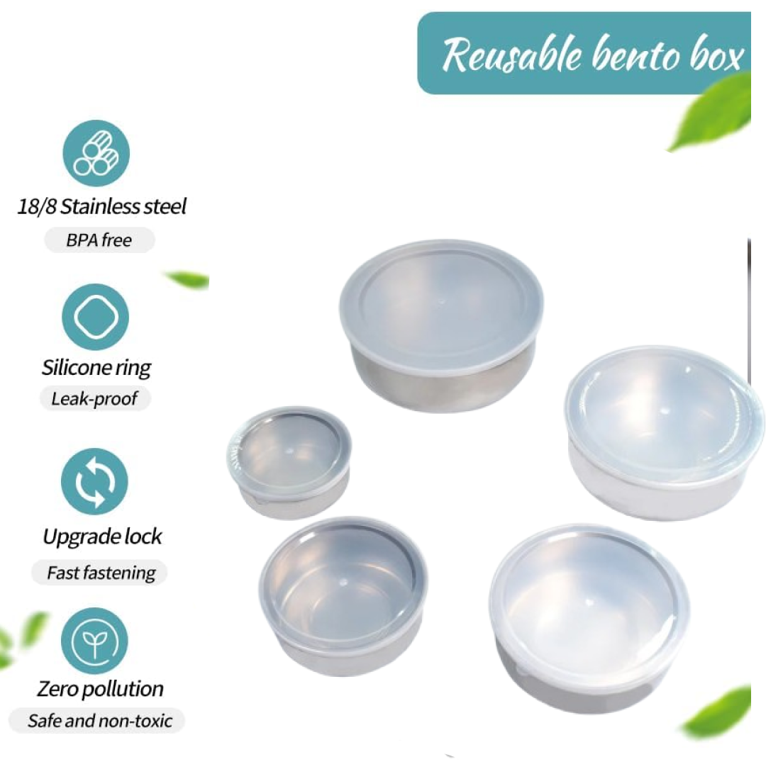Five stainless steel containers with clear lids, scattered on a white background with text highlighting features like 18/8