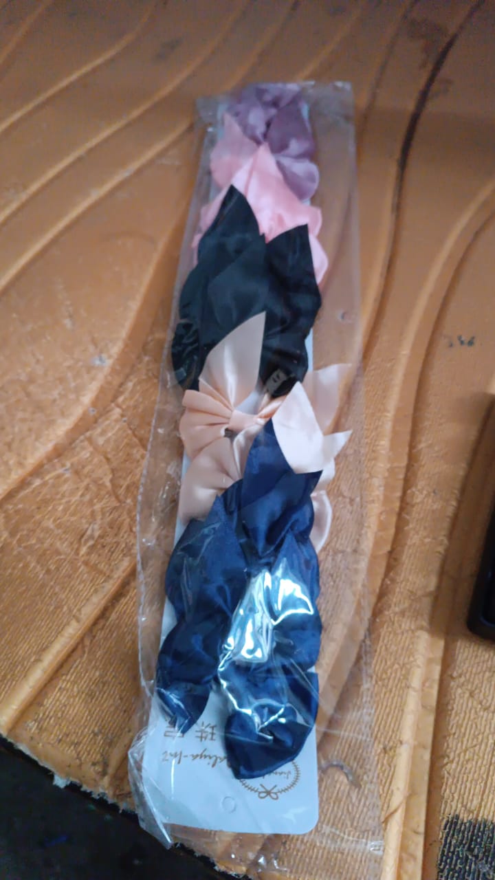 Neutral image showing product packaging with satin bow clips