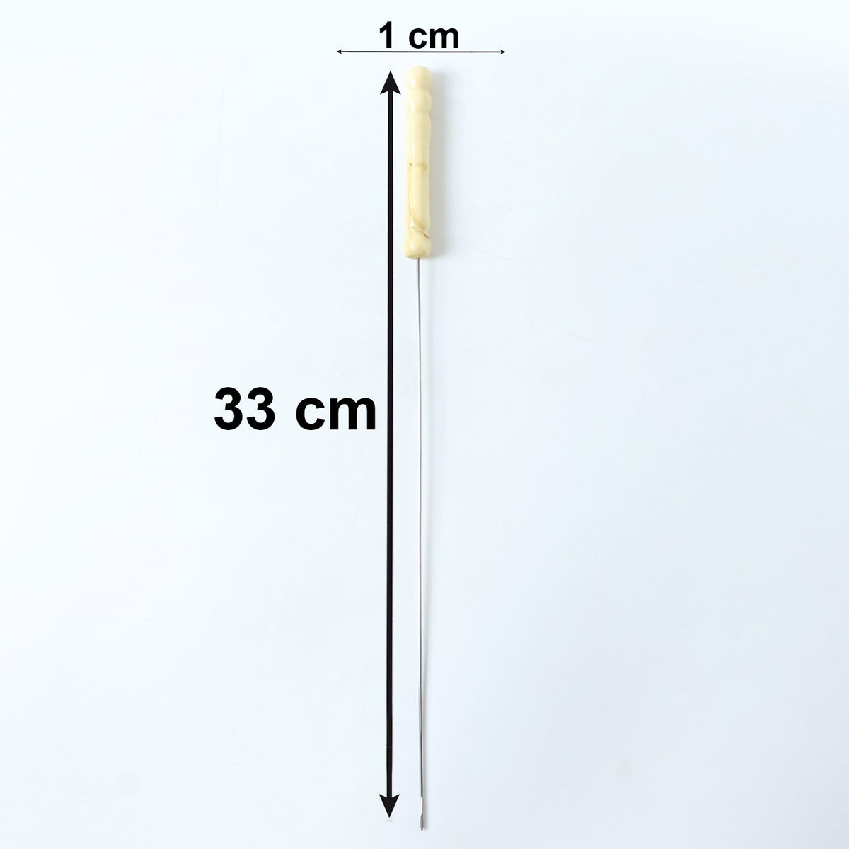 A single stainless steel skewer with a light wooden handle, showing dimensions of 33 cm length and 1 cm handle width.