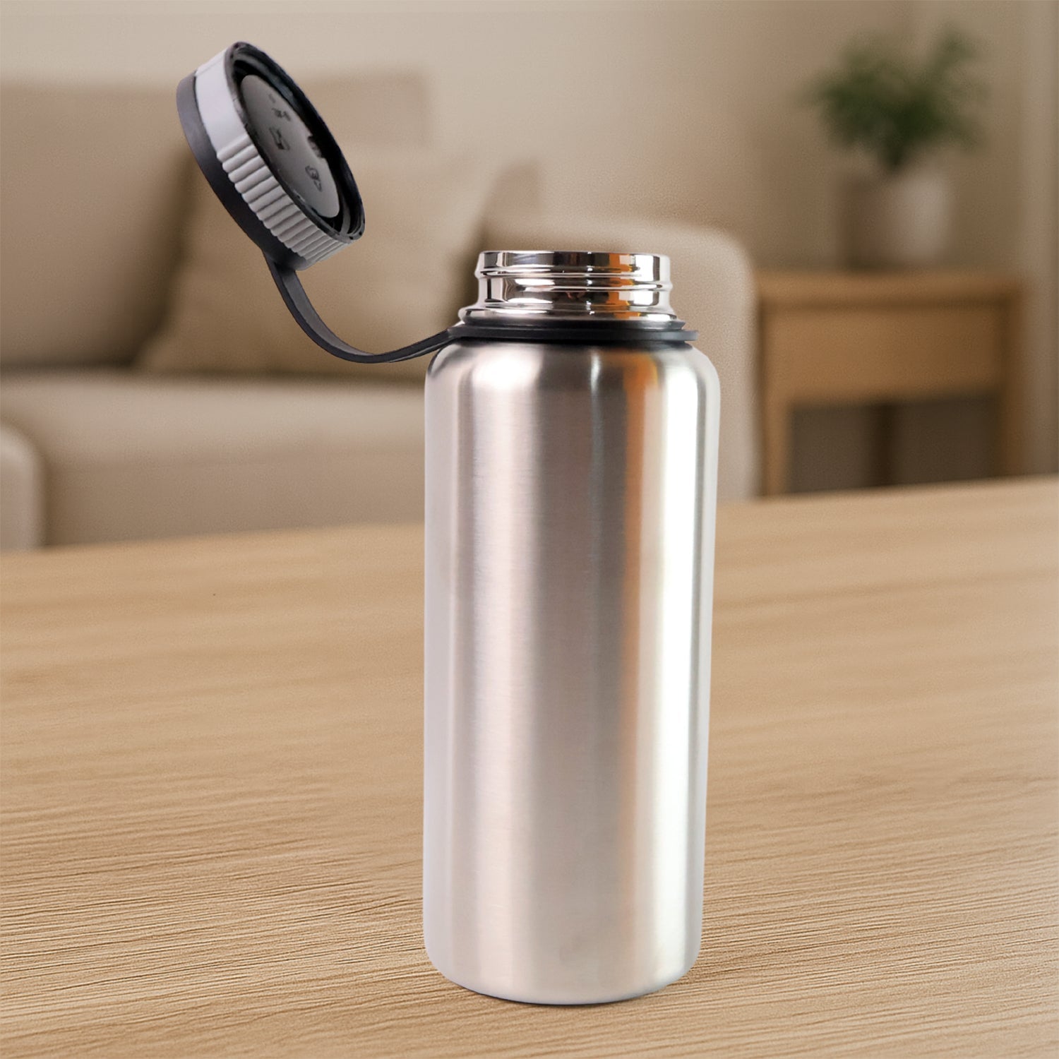 Durable stainless steel insulated water bottle with leak-proof cap