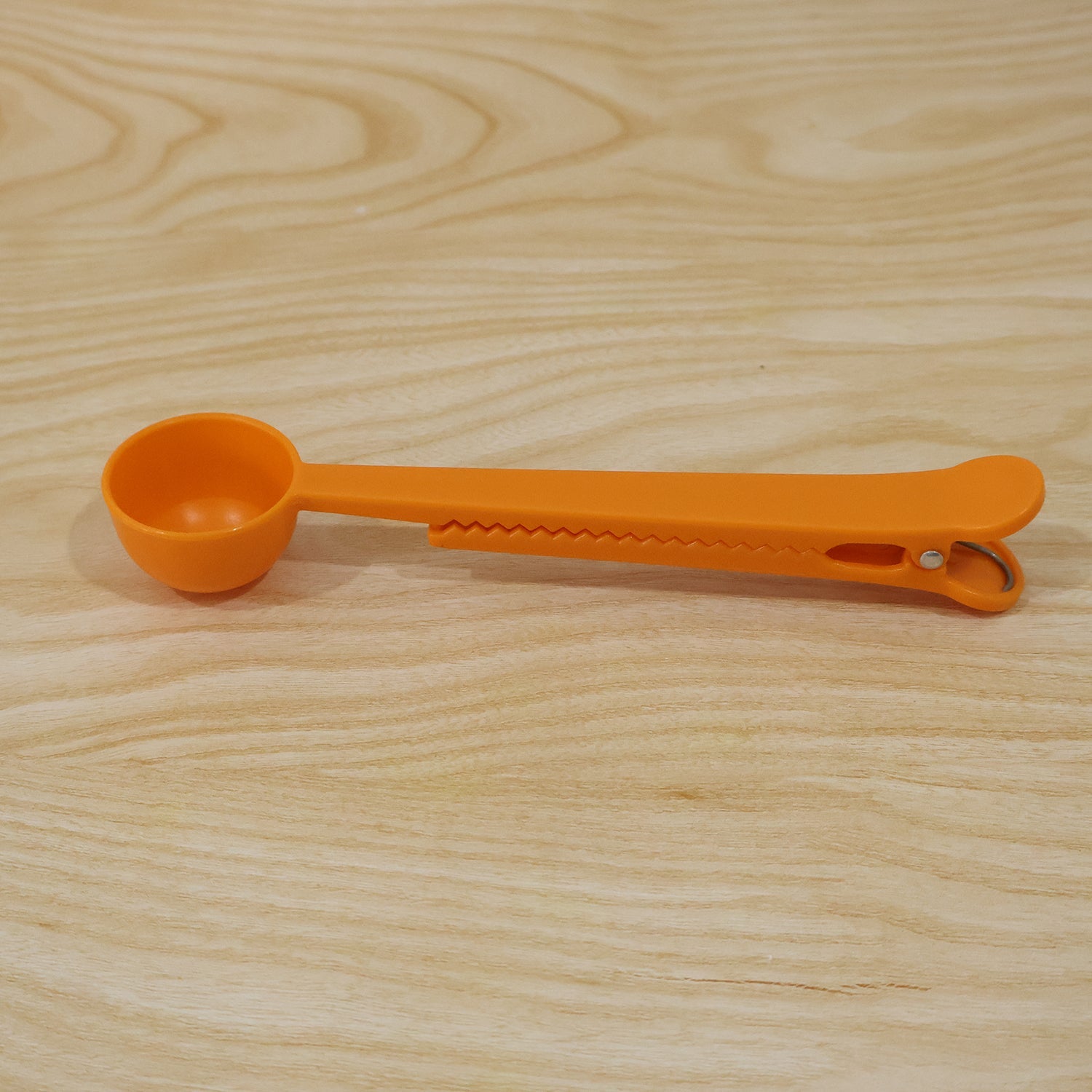 Live photo of multipurpose plastic kitchen clamp