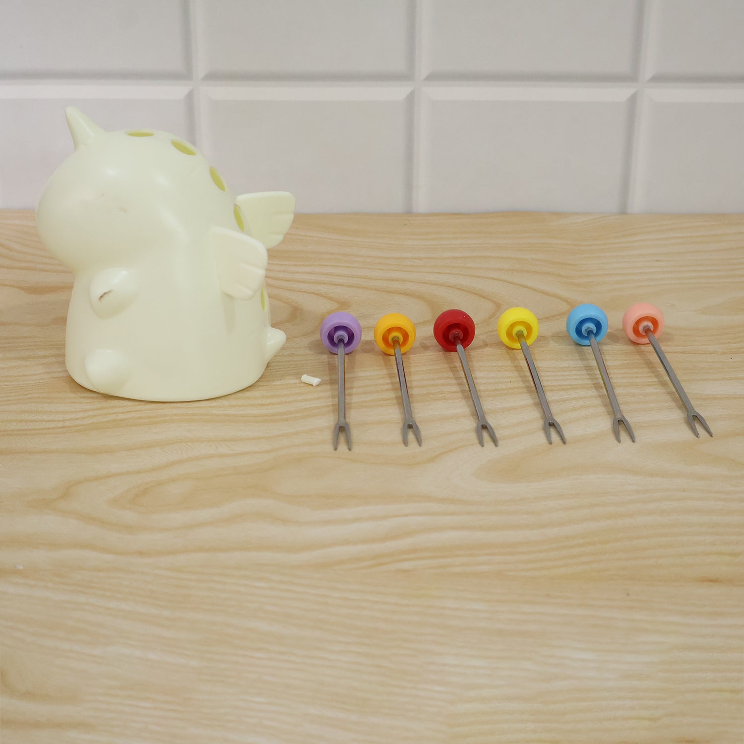 Live photo of cartoon dinosaur fruit fork set with case