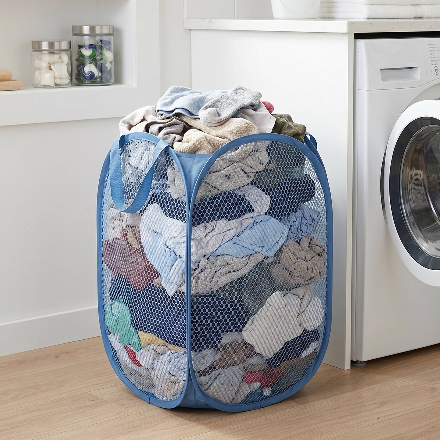 Lightweight, durable mesh clothes hamper