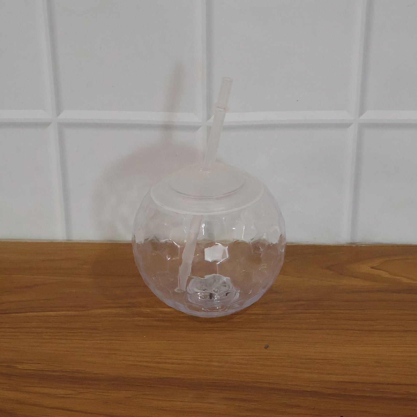 Illuminated LED drink cup with straw for festive occasions