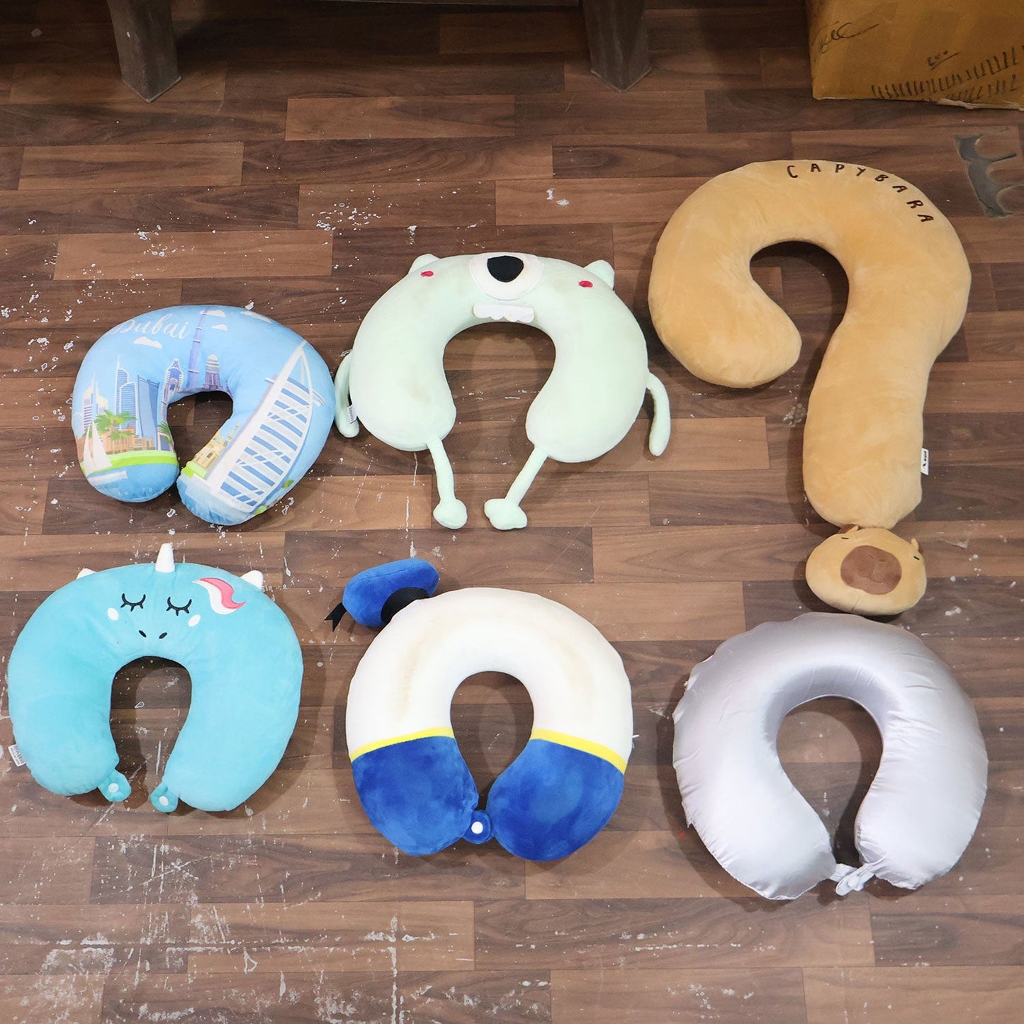 Live photo of mix design U shape travel neck pillow