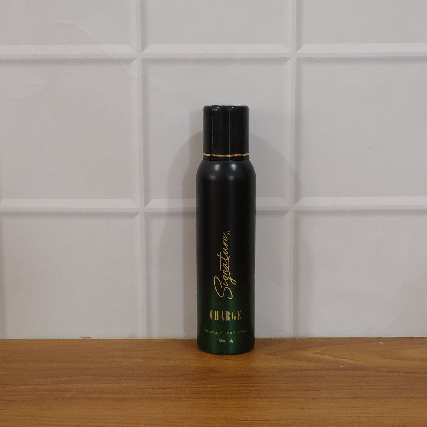 Stylish Signature charge fragrance deodorant spray design