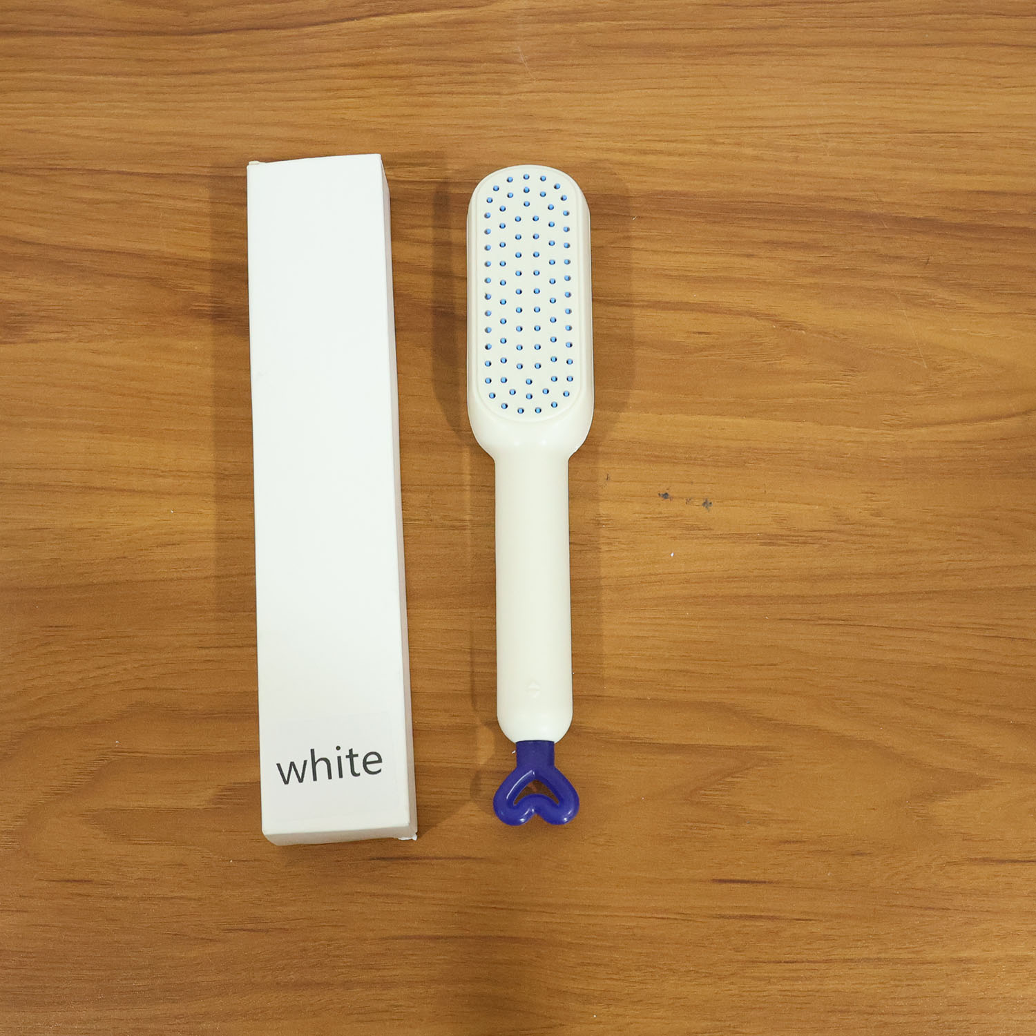 Live photo of the self cleaning massage hair comb