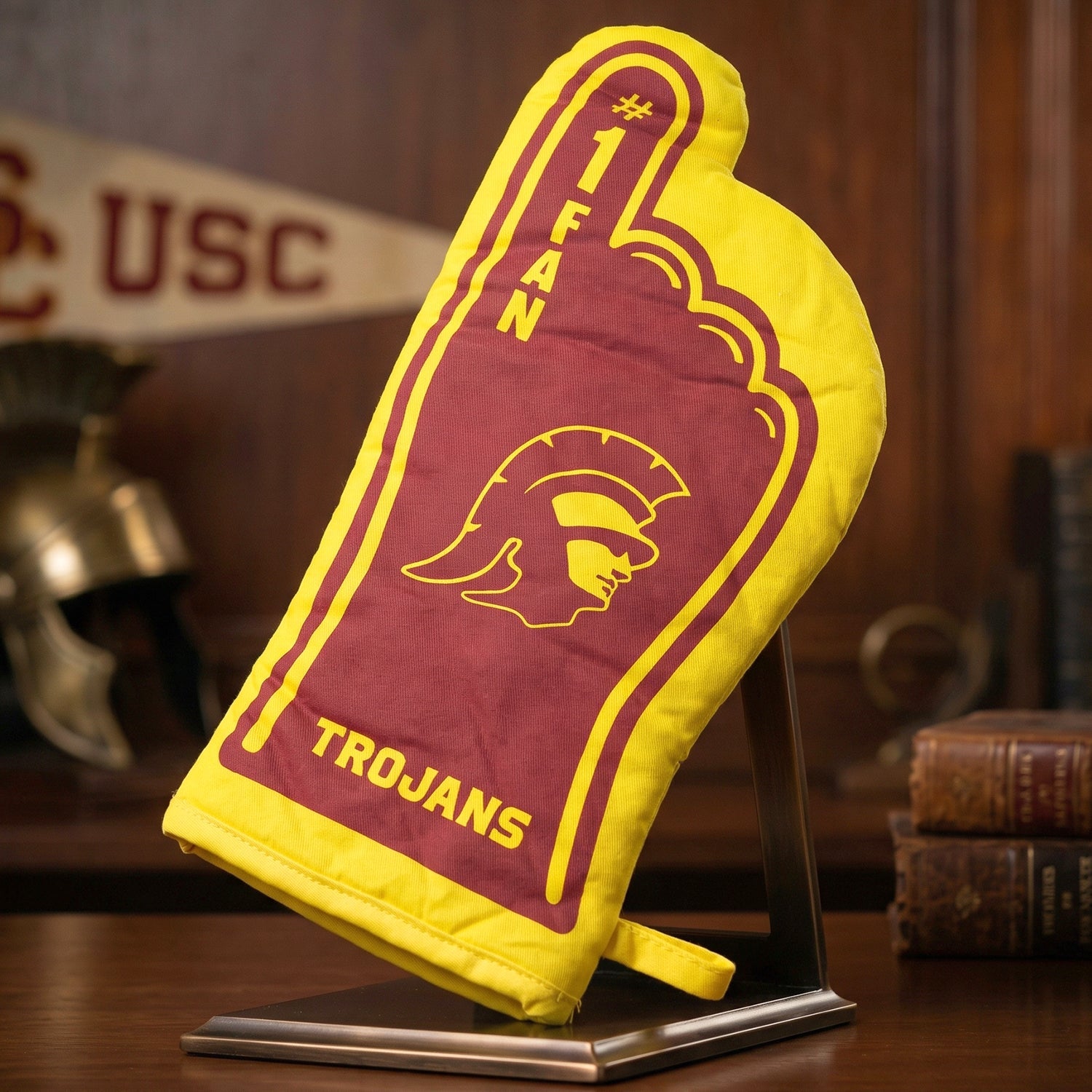 Protective kitchen heat glove for handling hot pots and pans