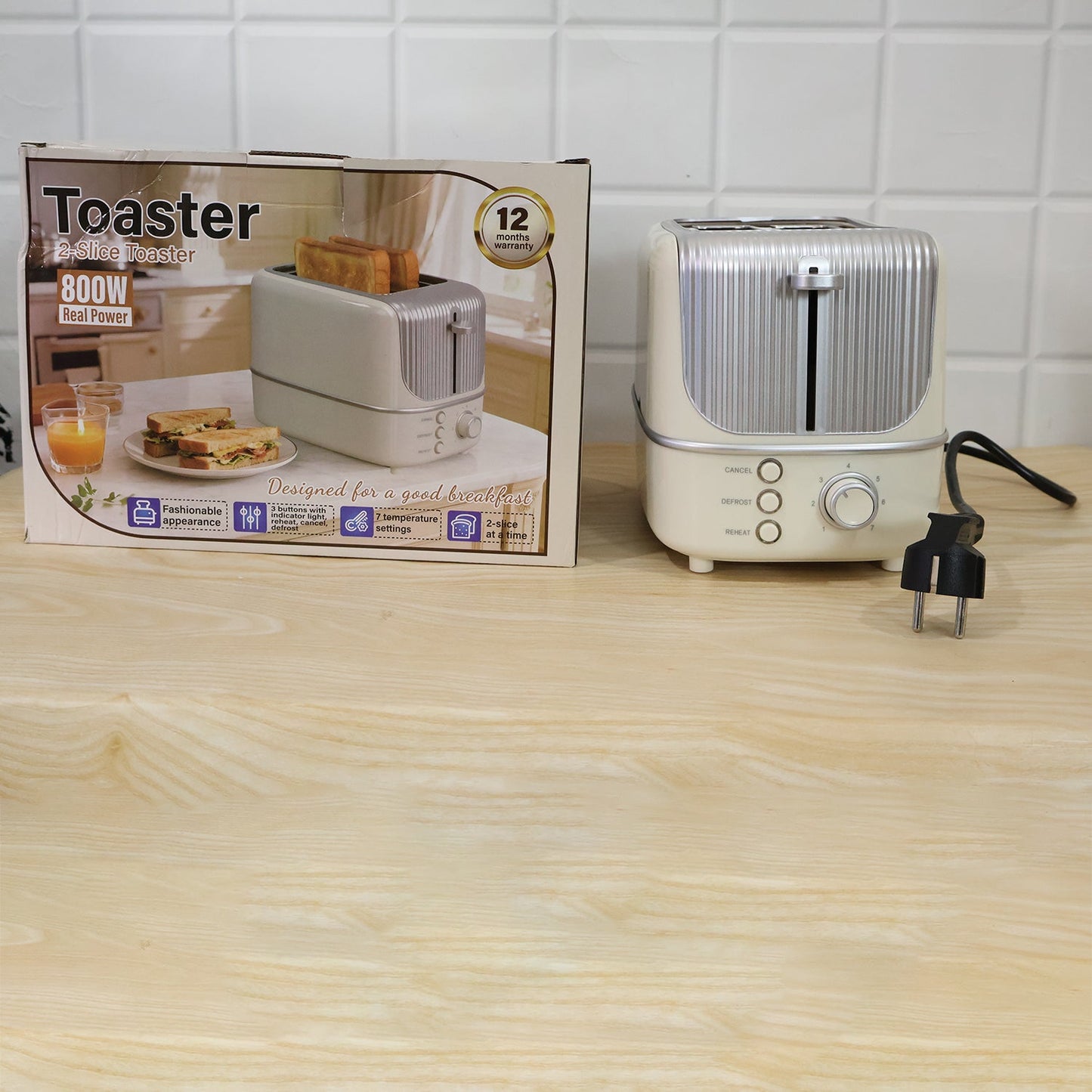 Live photo of 800W 2 slice pop up bread toaster