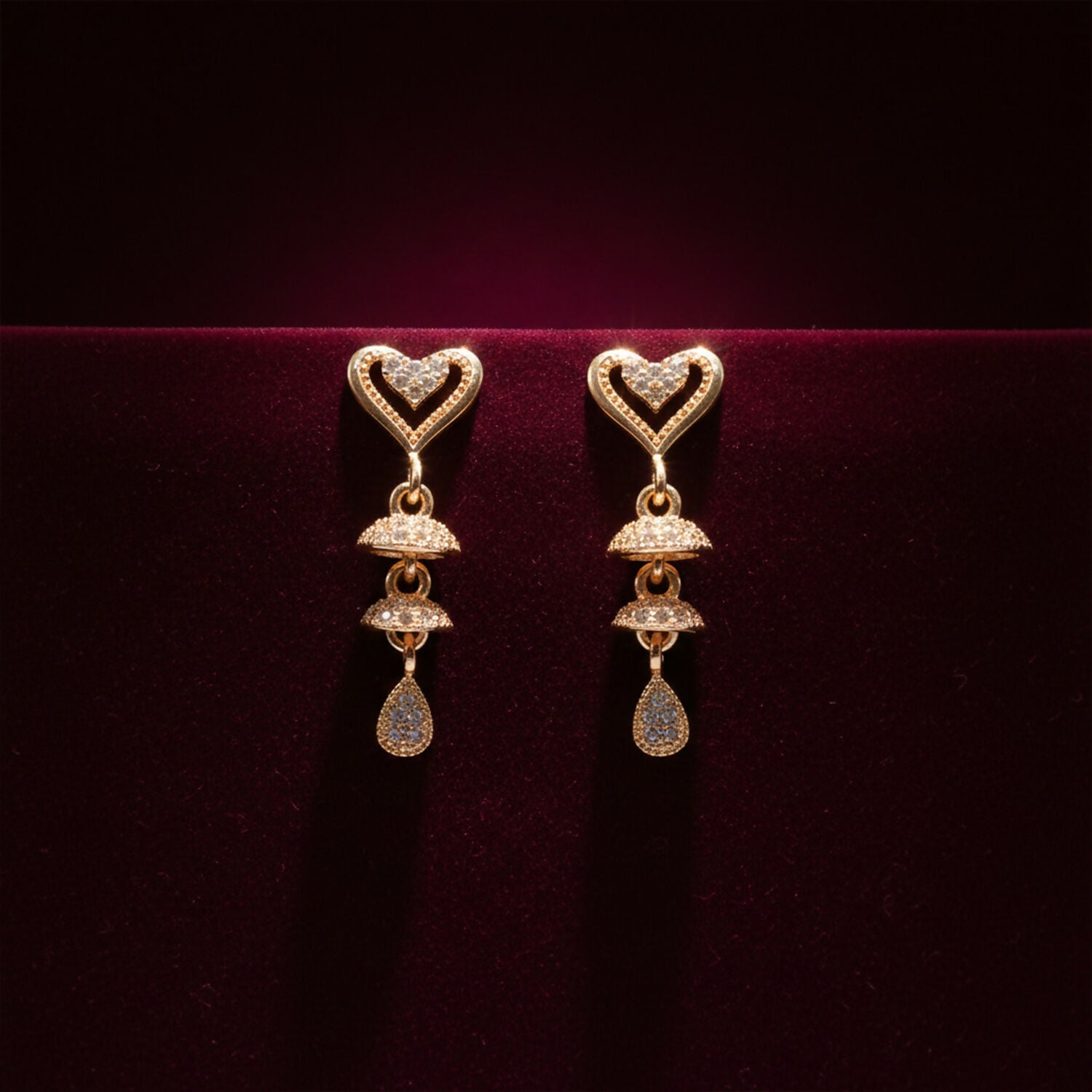 Elegant Clover Flower Design Stud Earrings for Women – Gold Tone Sparkling Floral Earrings