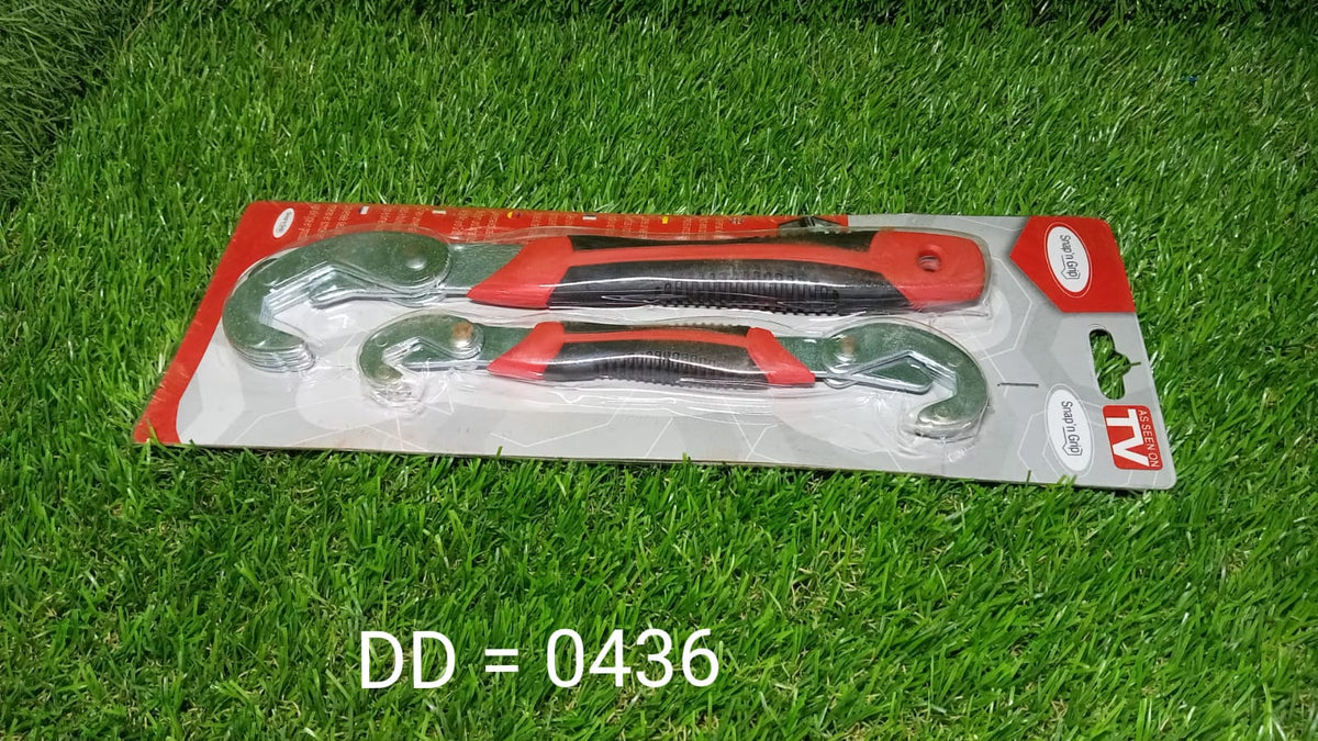A two-piece universal snap grip wrench set in its clear plastic packaging is laid on a green artificial grass surface.