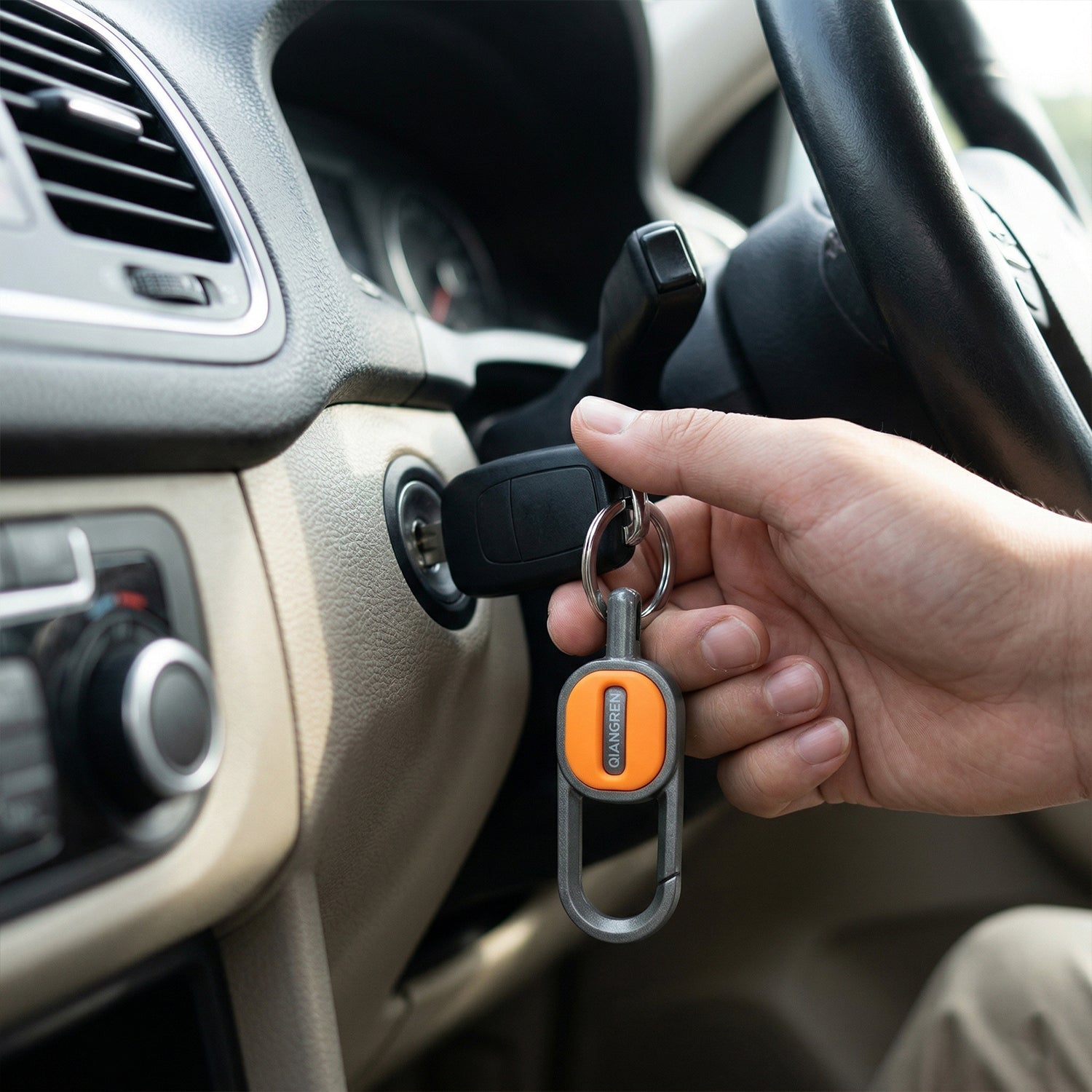 Stylish metal carabiner key holder for everyday use