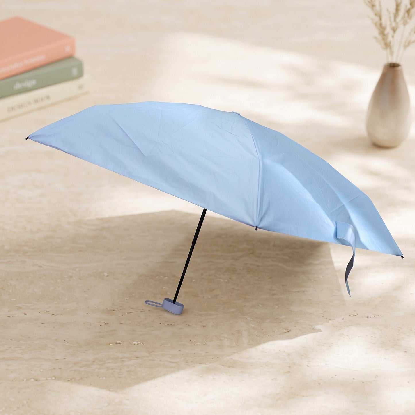 The light blue umbrella is displayed with its dimensions: 47 cm height and 101 cm width.